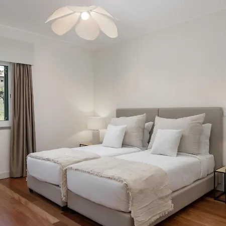 Venusta By An Island * Calheta (Madeira)