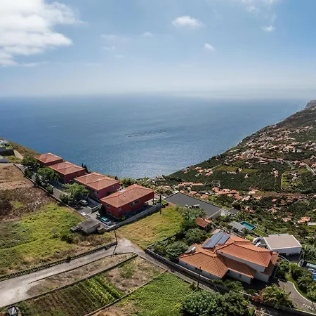 Venusta By An Island * Calheta (Madeira)