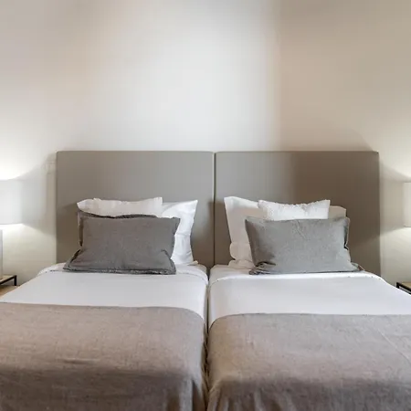 Venusta By An Island