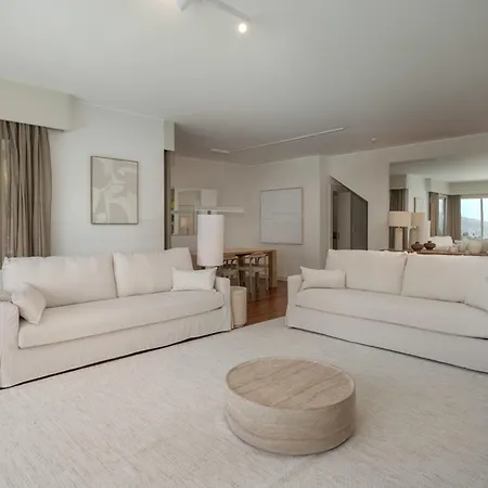 Venusta By An Island *