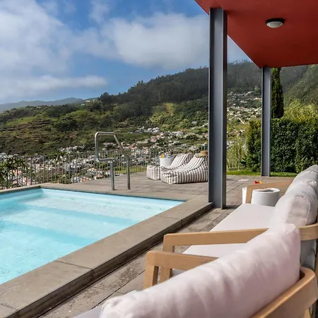 Venusta By An Island Willa *