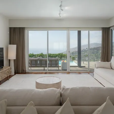 Venusta By An Island