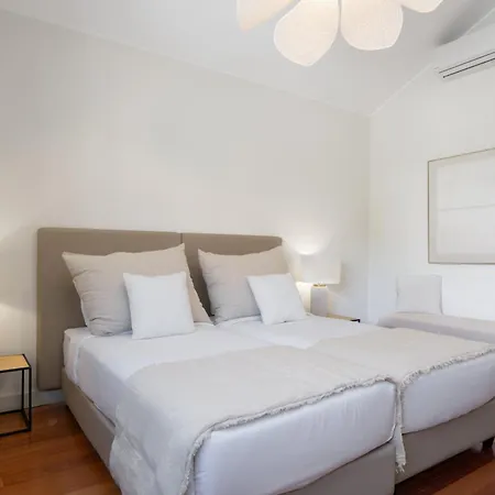 Venusta By An Island * Calheta (Madeira)