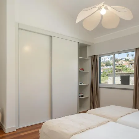 Villa Venusta By An Island