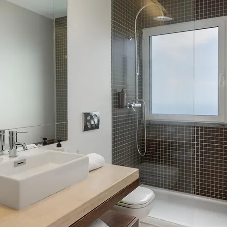 Villa Venusta By An Island *