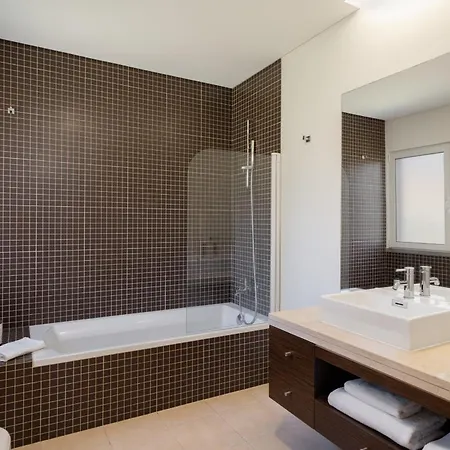 Venusta By An Island *