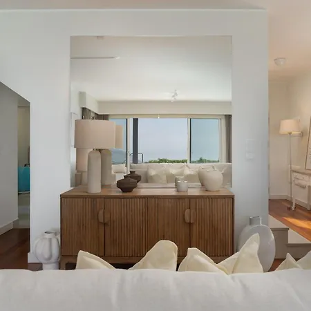 Venusta By An Island * Calheta (Madeira)