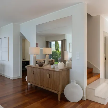 Venusta By An Island