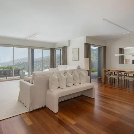 Venusta By An Island Villa Calheta (Madeira)