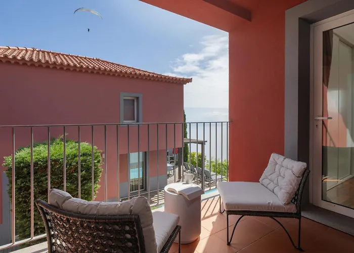 Venusta By An Island *