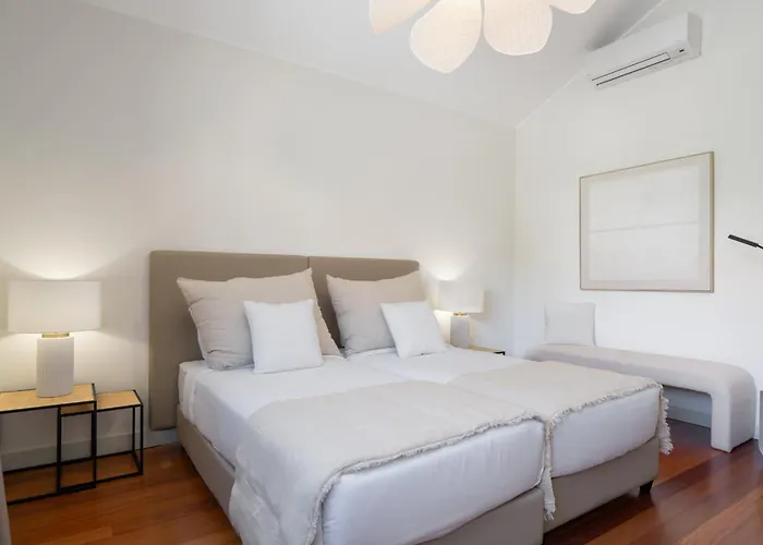 Venusta By An Island * Calheta (Madeira)