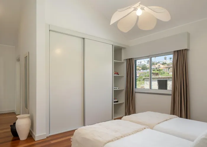 Vila Venusta By An Island