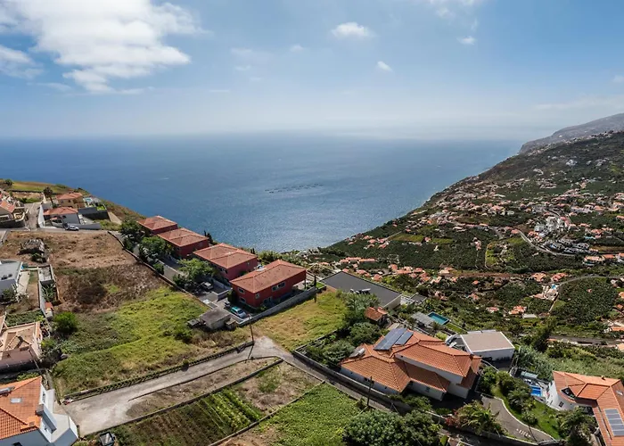 Venusta By An Island * Calheta (Madeira)