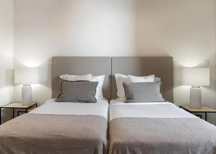 Venusta By An Island