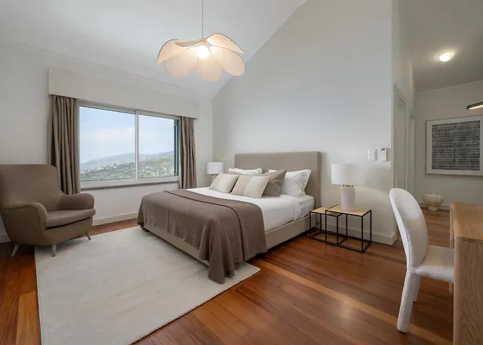 Vila Venusta By An Island