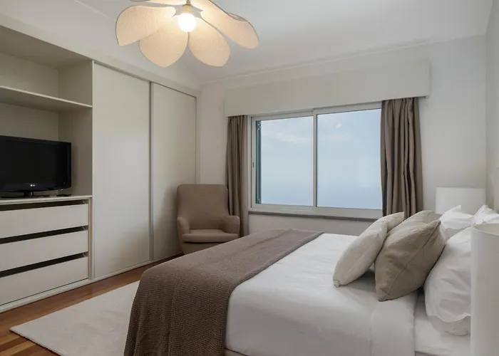 Vila Venusta By An Island Calheta (Madeira)