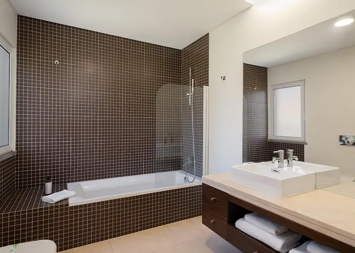 Venusta By An Island *