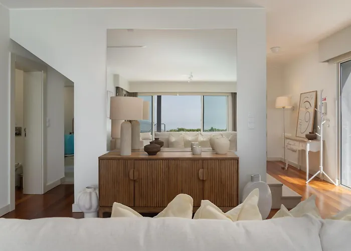 Venusta By An Island * Calheta (Madeira)