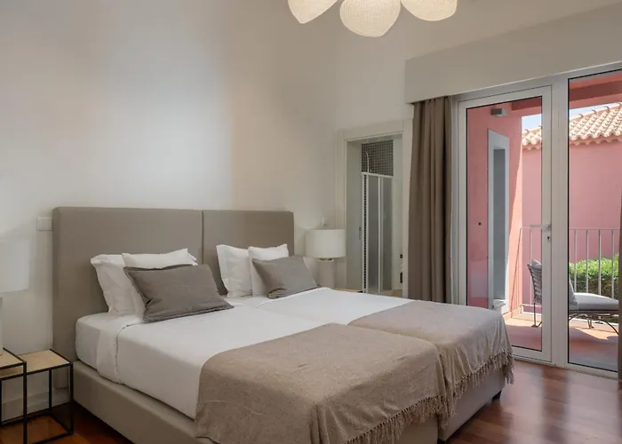 Venusta By An Island *