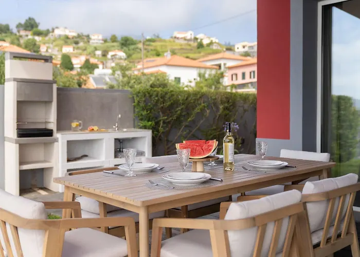 Venusta By An Island * Calheta (Madeira)