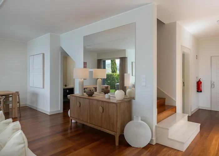 Venusta By An Island