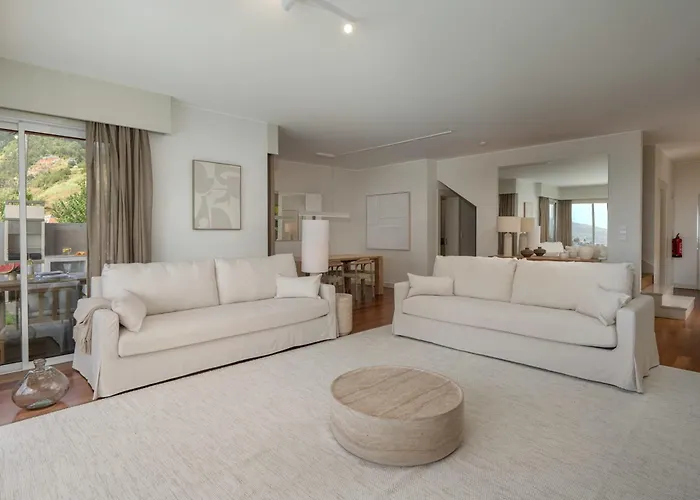 Venusta By An Island *