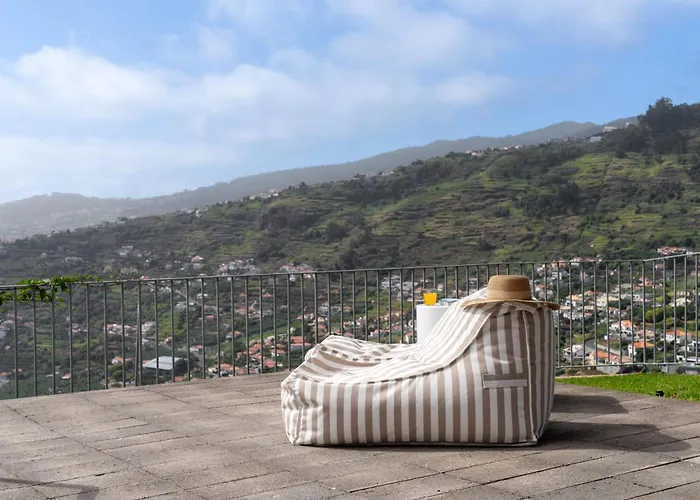 Venusta By An Island