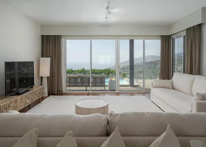 Venusta By An Island